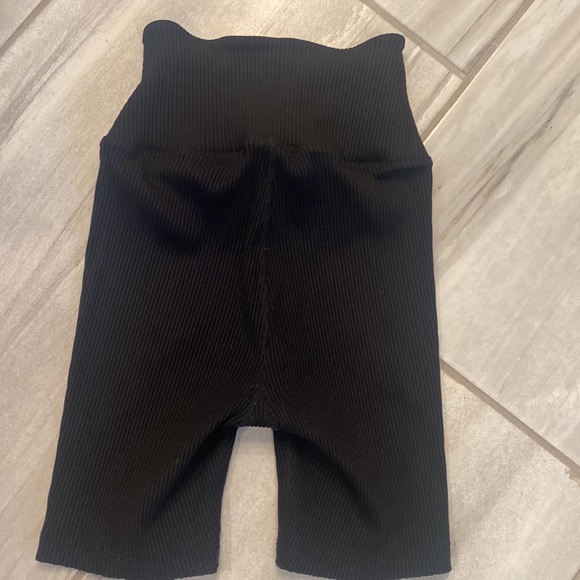 Year of Ours Ribbed biker short - Picture 3 of 3